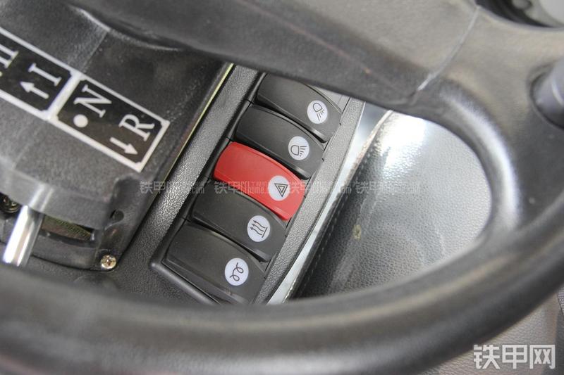 徐工LW300FN装载机局部