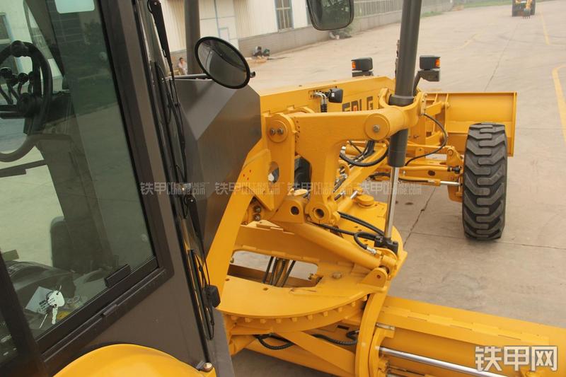 山东临工LG9190平地机局部