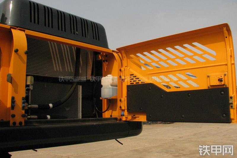 现代R335LC-9T挖掘机局部