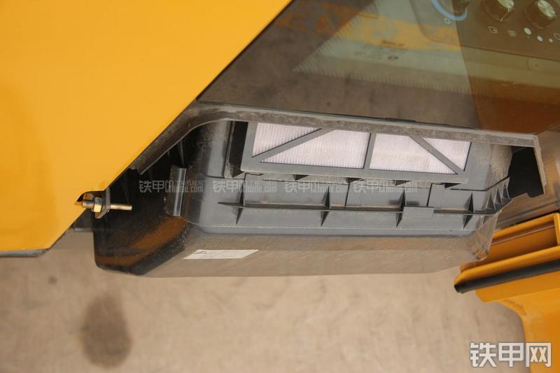 山东临工LG9190平地机局部