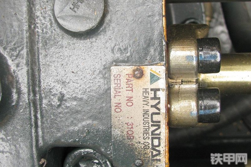 现代R485LC-9T挖掘机局部