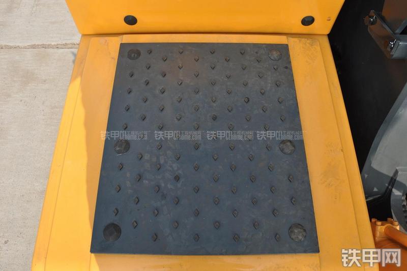 现代R305LC-9T挖掘机局部