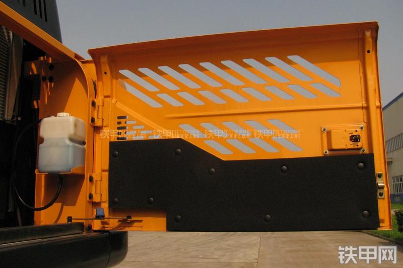 现代R335LC-9T挖掘机局部