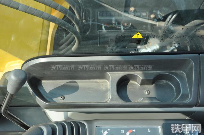 住友 SH80-6挖掘机局部