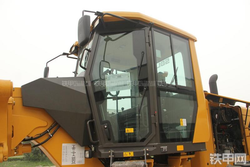 山东临工LG9190平地机局部