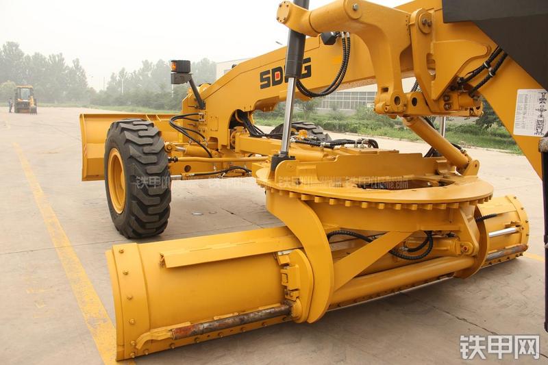 山东临工LG9190平地机局部