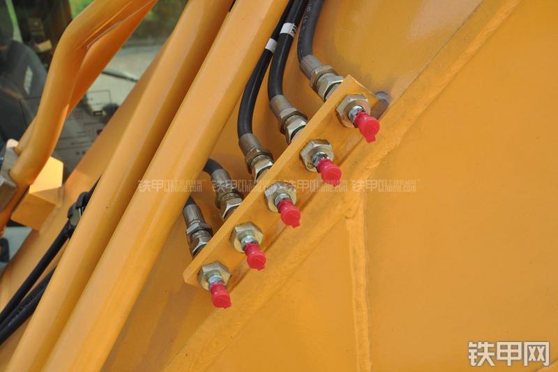 现代R305LC-9T挖掘机局部