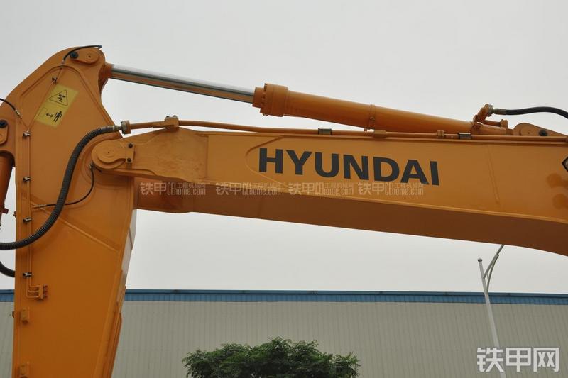 现代R385LC-9T挖掘机局部