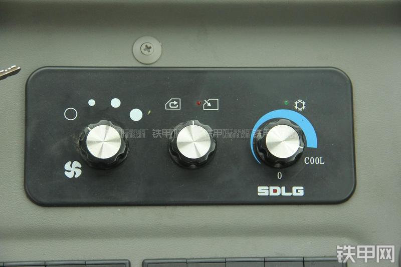 山东临工LG9190平地机局部