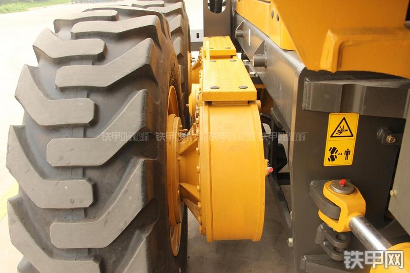 山东临工LG9190平地机局部