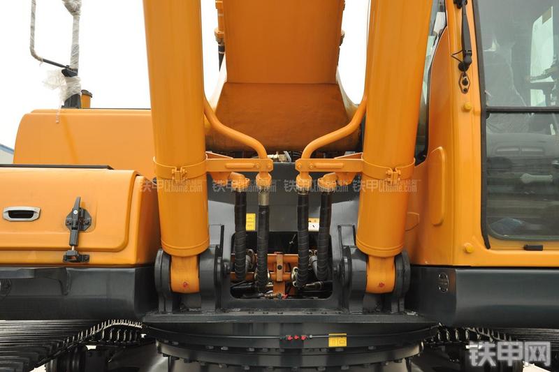 现代R385LC-9T挖掘机局部