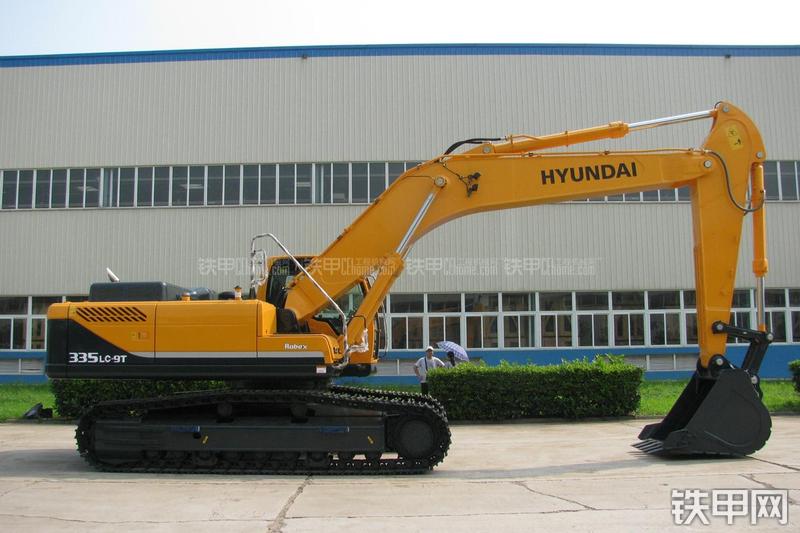 现代R335LC-9T挖掘机整机外观