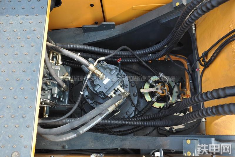 现代R305LC-9T挖掘机局部