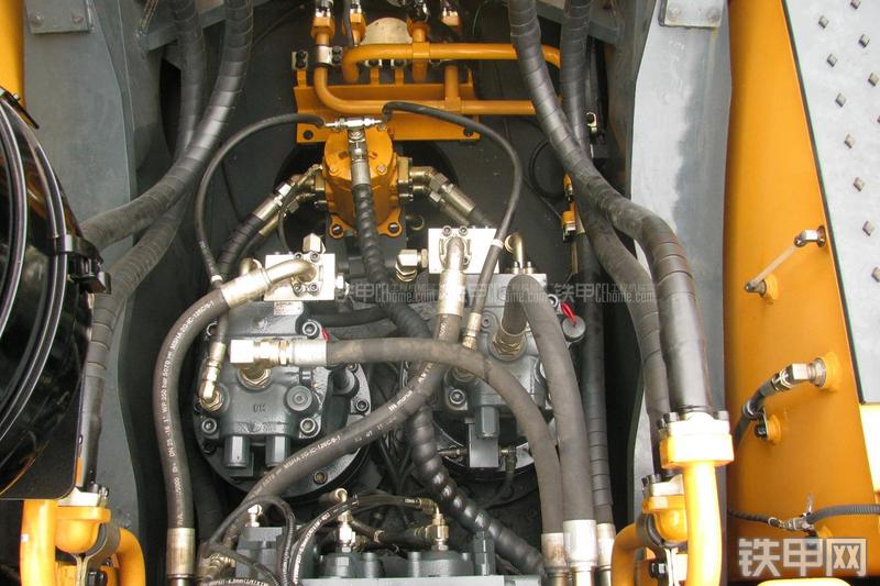 现代R485LC-9T挖掘机局部