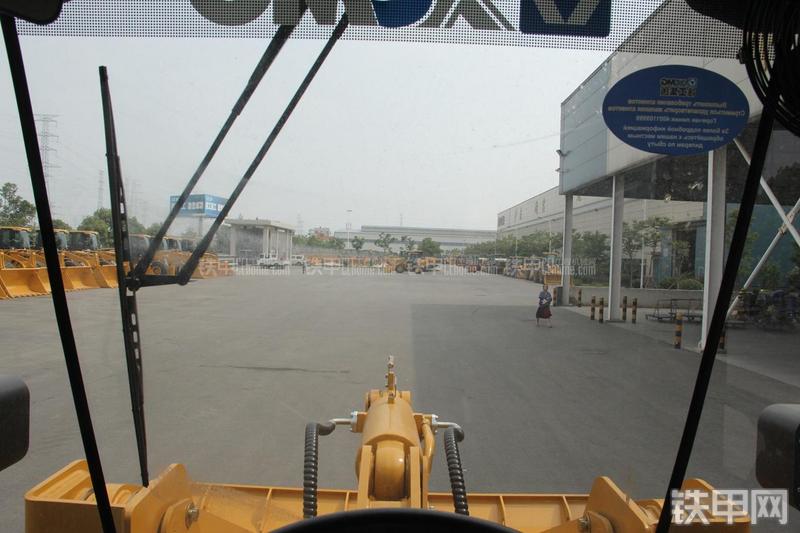 徐工LW300FN装载机局部