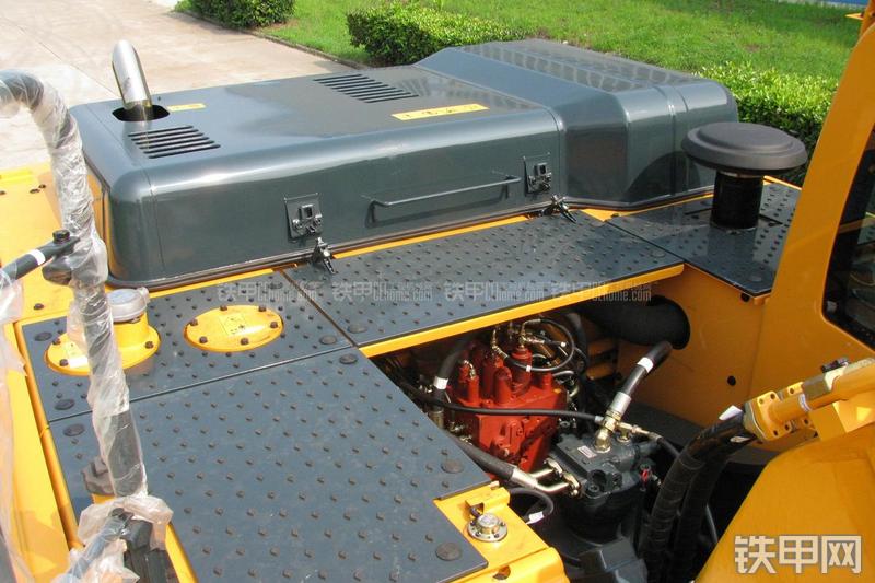 现代R335LC-9T挖掘机局部