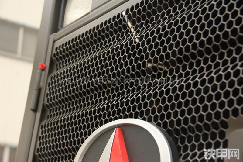 山东临工LG9190平地机局部