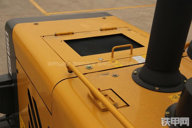 山东临工LG9190平地机局部