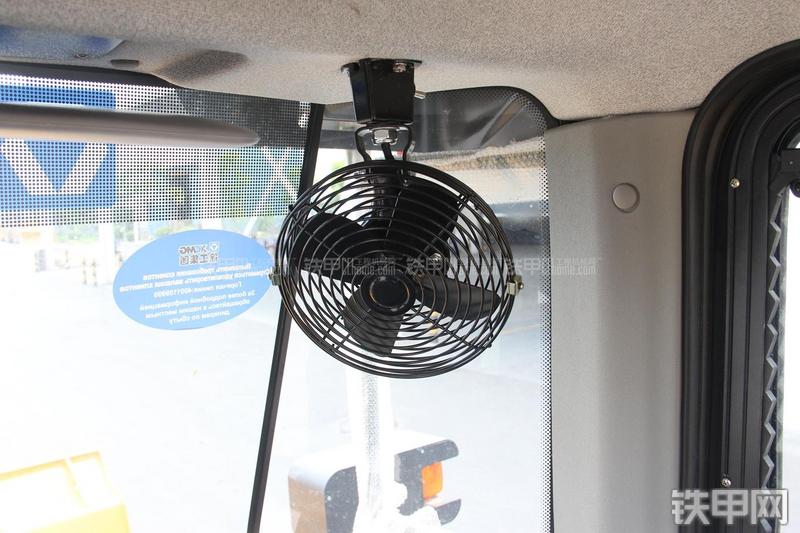 徐工LW300FN装载机局部