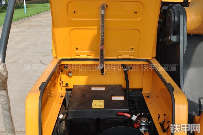 现代R305LC-9T挖掘机局部