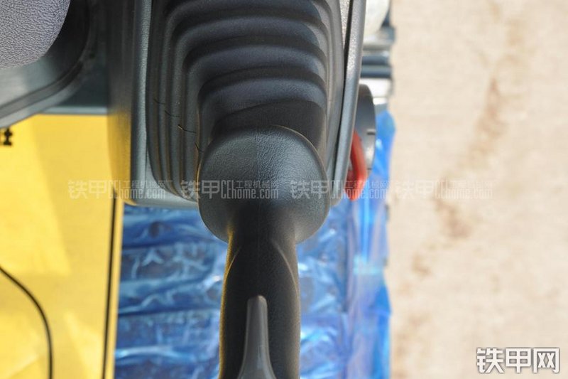 现代R385LC-9T挖掘机局部