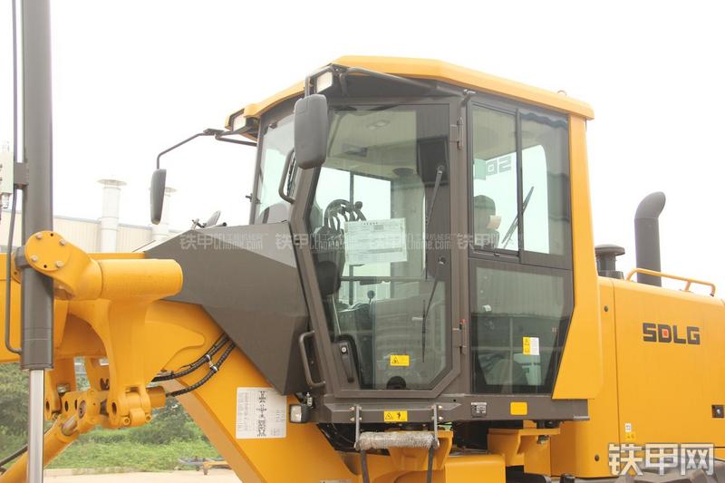 山东临工LG9190平地机局部