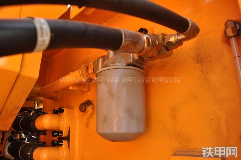 现代R305LC-9T挖掘机局部