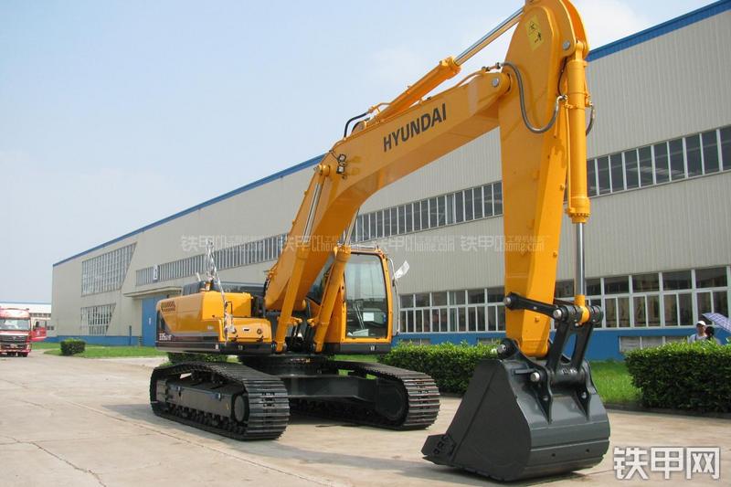 现代R335LC-9T挖掘机整机外观