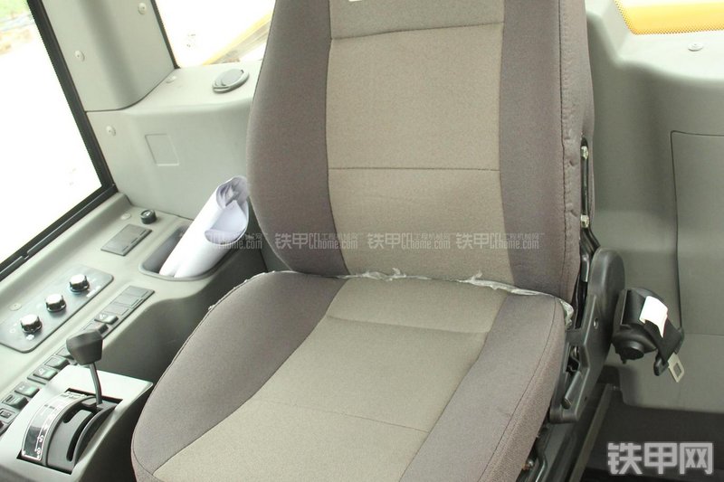 山东临工LG9190平地机局部