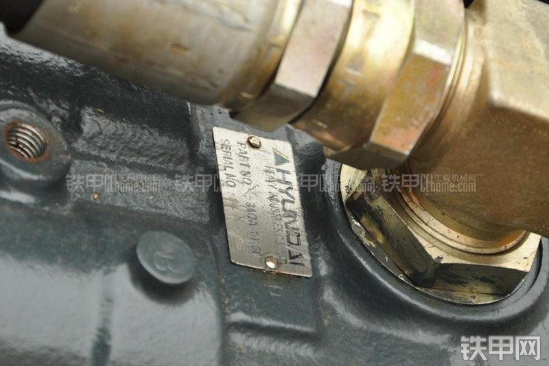 现代R385LC-9T挖掘机局部