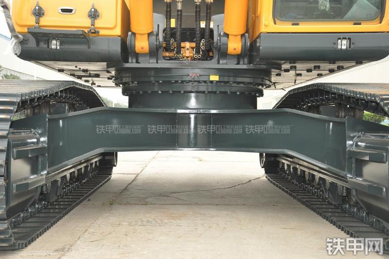 现代R385LC-9T挖掘机局部