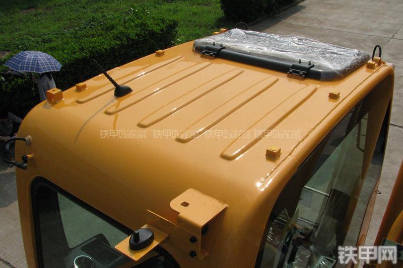 现代R335LC-9T挖掘机局部