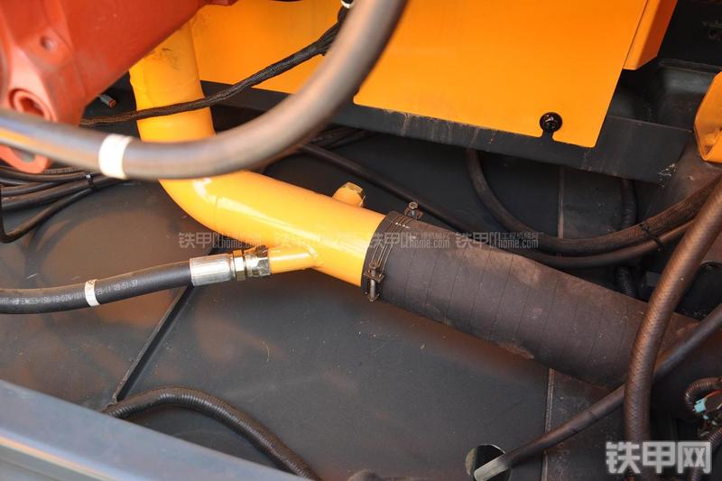 现代R305LC-9T挖掘机局部