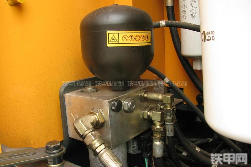 现代R485LC-9T挖掘机局部