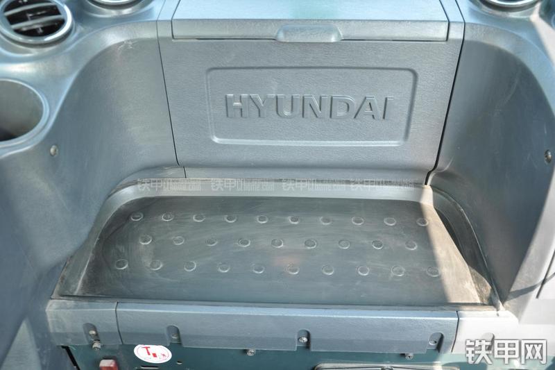 现代R385LC-9T挖掘机局部