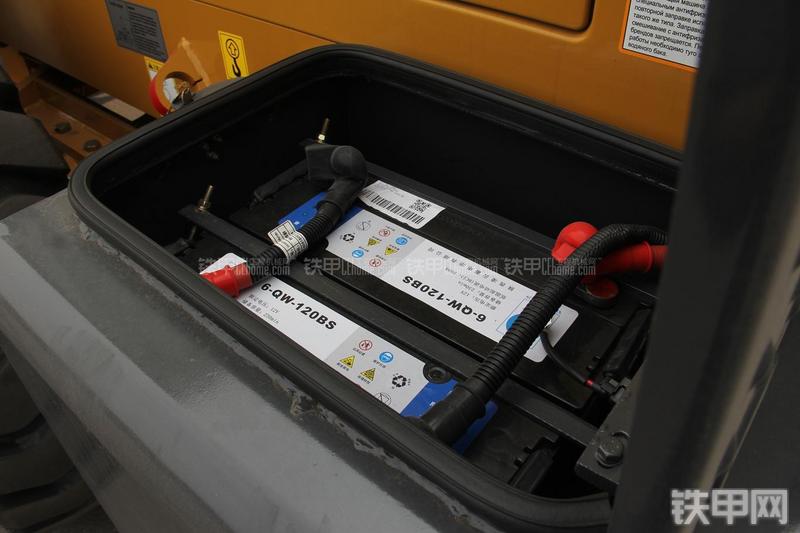 徐工LW300FN装载机局部