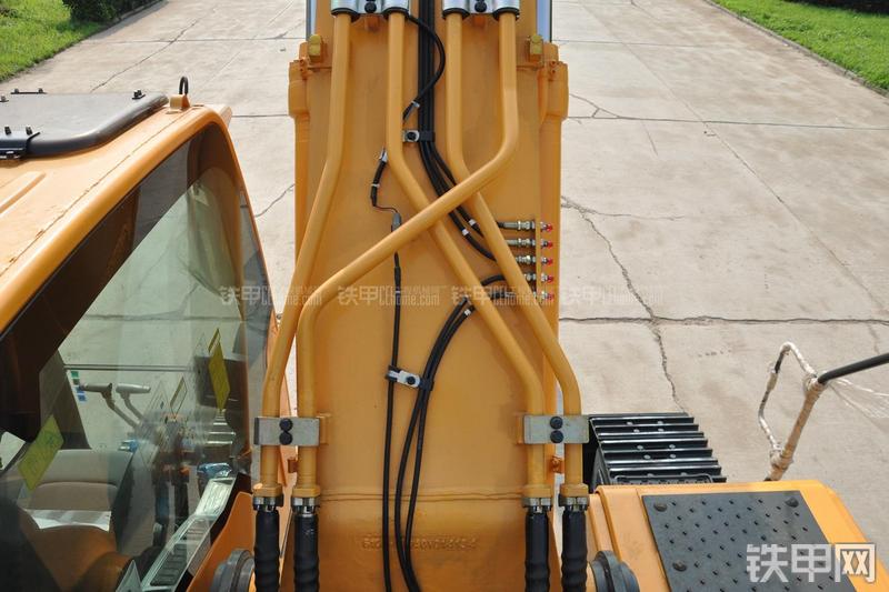 现代R305LC-9T挖掘机局部