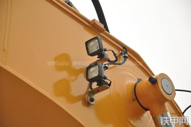 现代R385LC-9T挖掘机局部