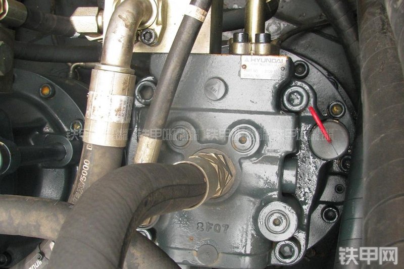 现代R485LC-9T挖掘机局部