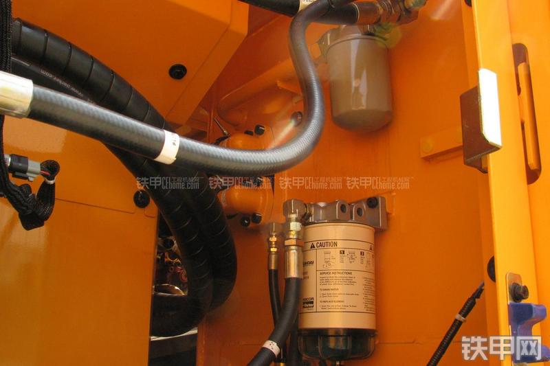 现代R335LC-9T挖掘机局部