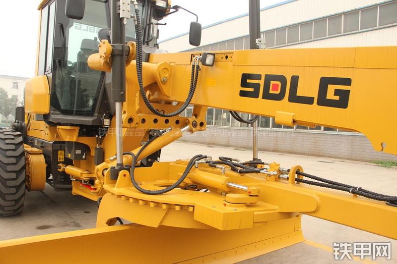 山东临工LG9190平地机局部