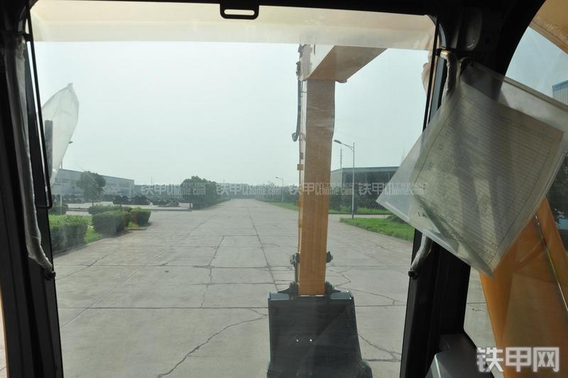 现代R335LC-9T挖掘机局部