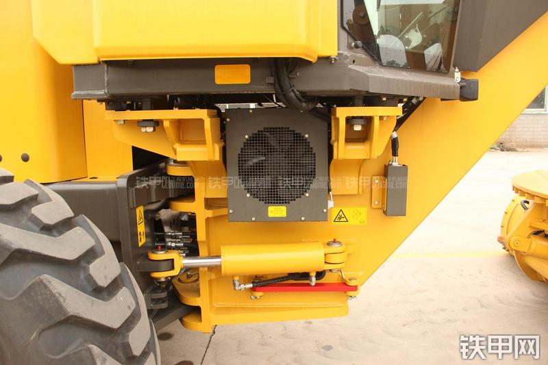 山东临工LG9190平地机局部