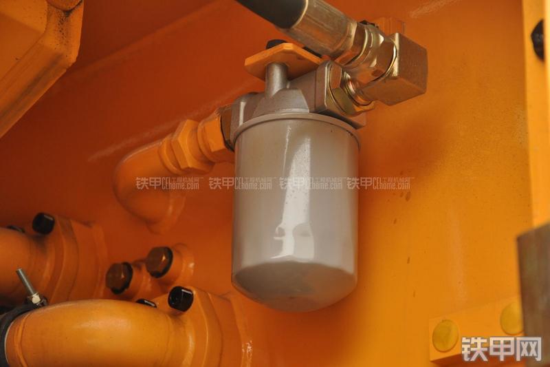 现代R385LC-9T挖掘机局部