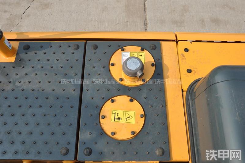 现代R305LC-9T挖掘机局部