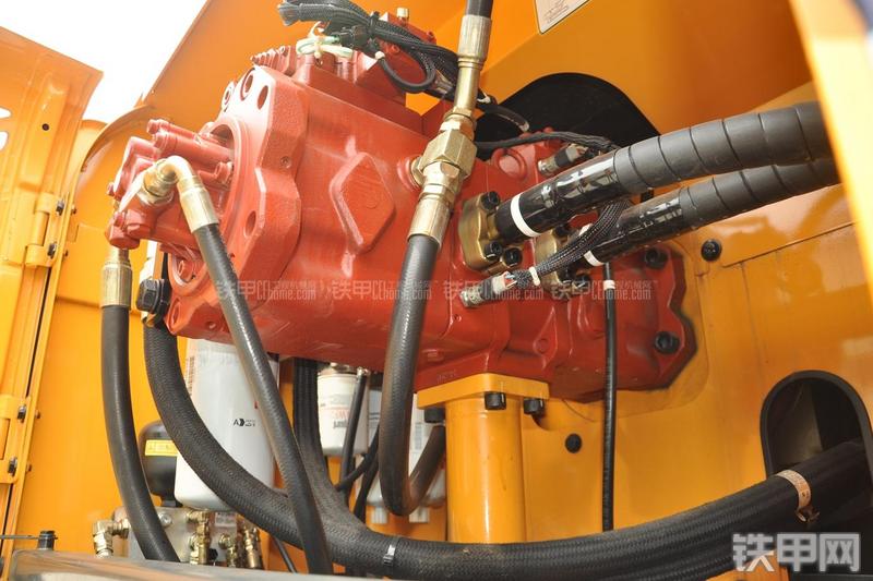 现代R385LC-9T挖掘机局部