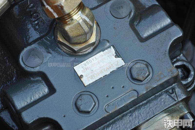 现代R305LC-9T挖掘机局部