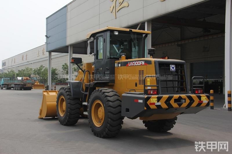 徐工LW300FN装载机整机外观