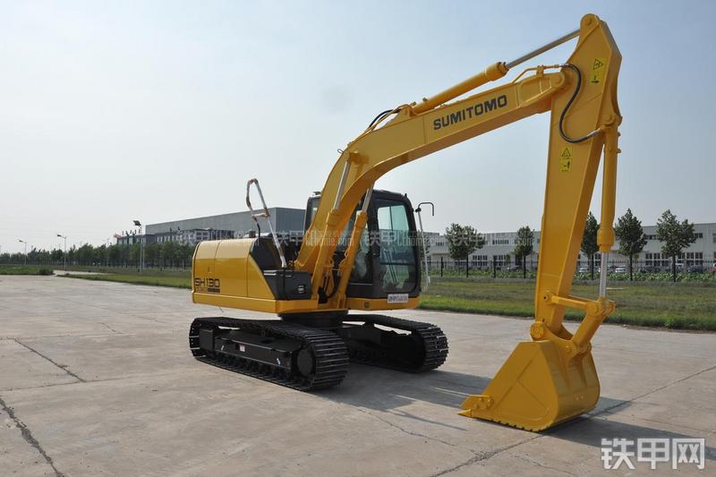住友SH130-5挖掘机整机外观