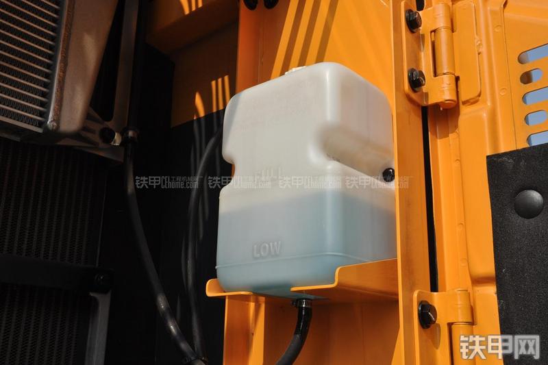 现代R305LC-9T挖掘机局部